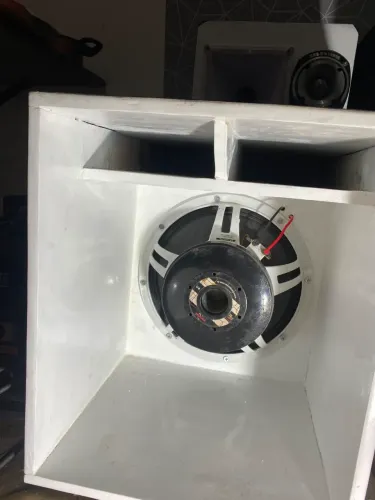 Caixa de som automotivo