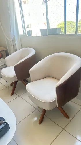 Vendo 2 poltronas giratórias