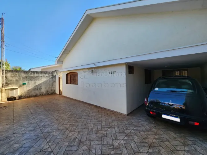 Ótima Casa De 04 Dormitórios, Sendo 02 Com Armários Embutidos e 01 Tipo Apartamento