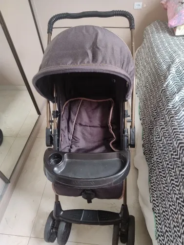 Vendo carrinho e bebê conforto em bom estado de conservação