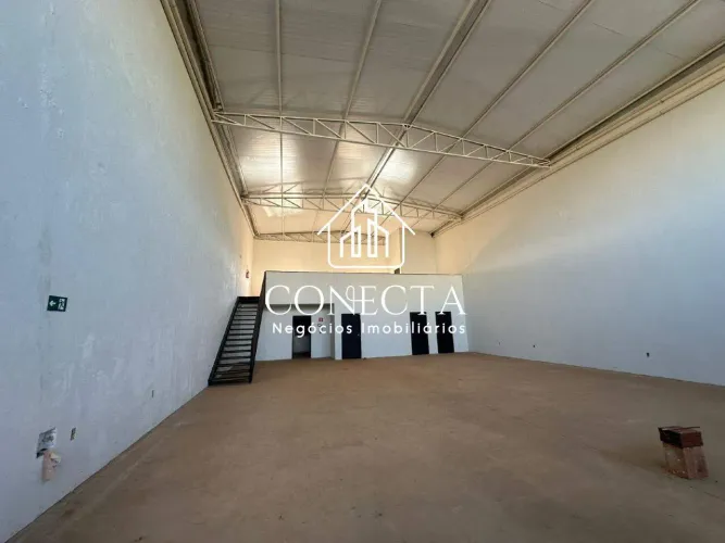 Galpão comercial para locação com mezanino no Novo Mundo em Uberlândia