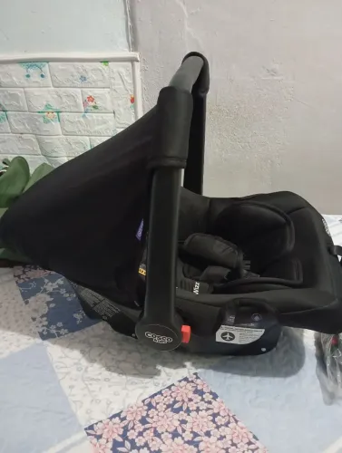 Carrinho de bebê e bebê conforto 