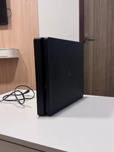 PS4 SLIM SEMI USADO FUNCIONANDO PERFEITAMENTE.
