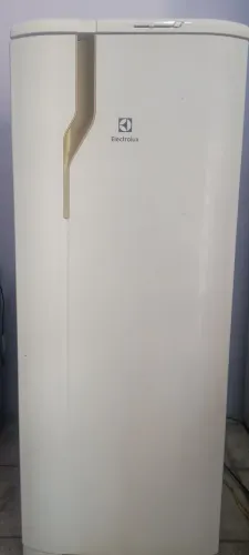 Geladeira ELECTROLUX original,funcionando,gelando,127Entrego e recebo no ato da entrega