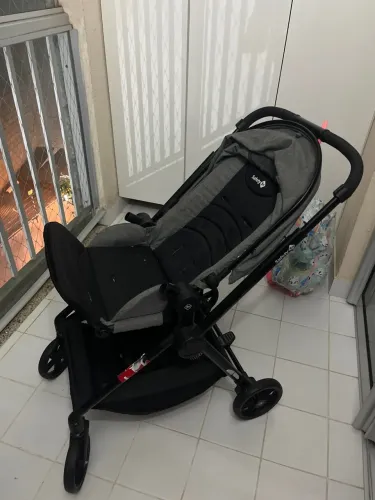 Vendo carrinho de bebê semi novo