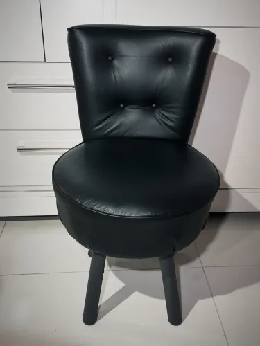 Poltrona de couro preta
