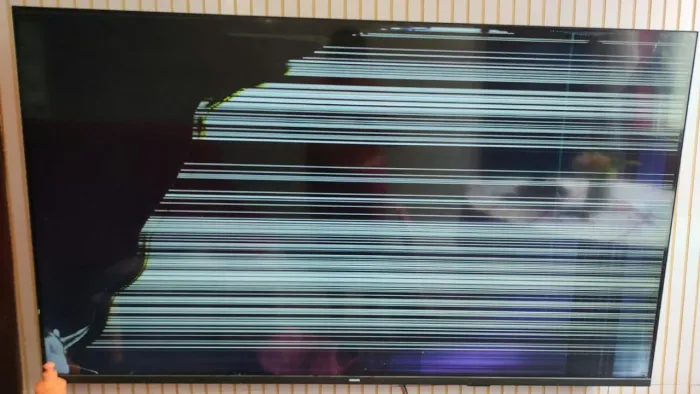 Tv 65 polegadas concerto ou retirada de peças