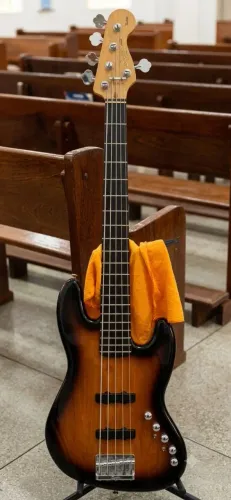 Baixo fender squier delux V