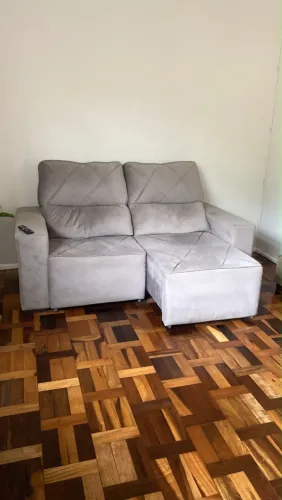 Sofá 2 Lugares Retrátil e Reclinável Cinza Claro em Perfeito Estado