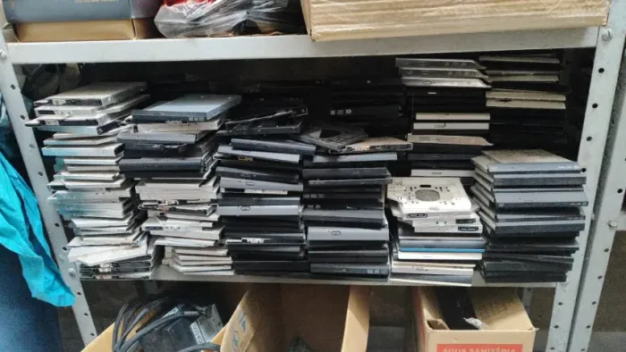 Lote com 300 drives de dvd para notebook com acabamento R$ 2,00 a unidade