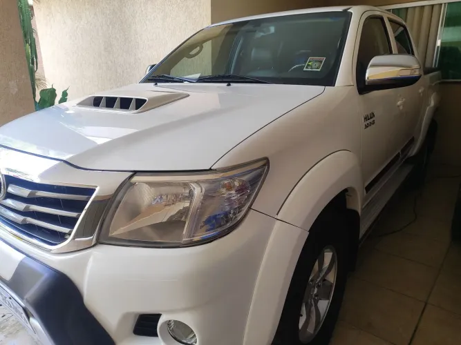 Toyota Hilux CD SRV D4-d 4X4 3.0 TDI Diesel AUT 2012