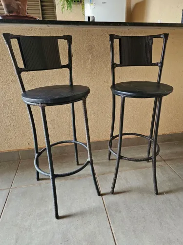 2 banquetas por 100 reais