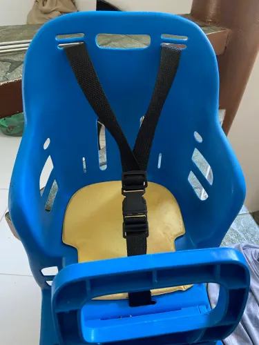 Vende-se uma cadeira infantil para bicicleta