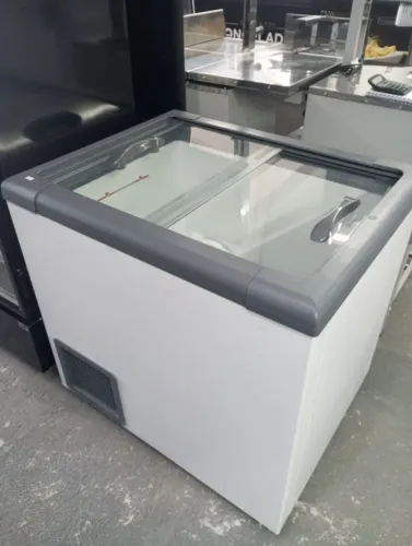 NZ. Freezer horizontal tampa de vidro 200 litros GELOPAR