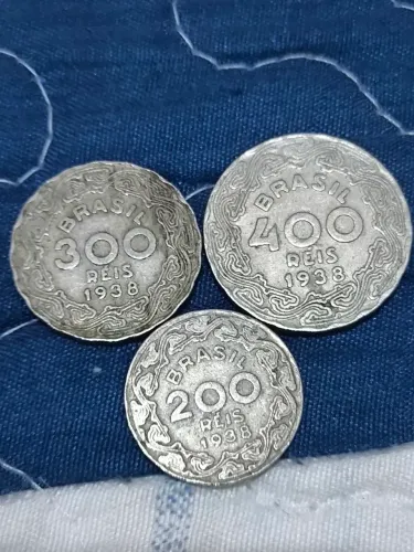 Moedas de reis antigas.
