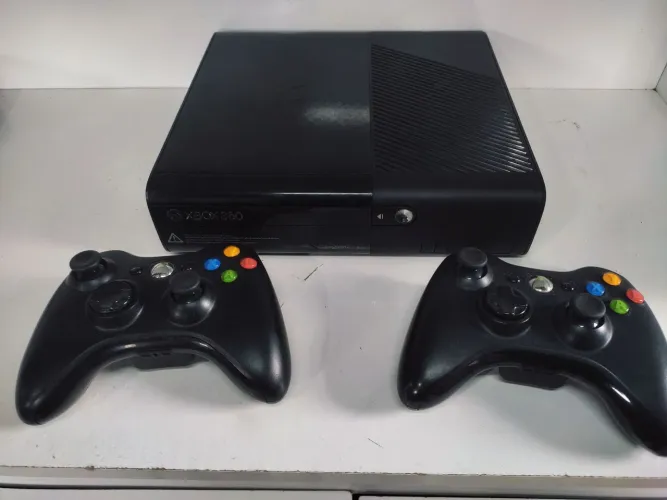 Xbox 360 RGH 250gb + 02 Controles originais