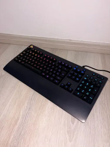 Teclado Logitech G213 Prodigy RGB ABNT2