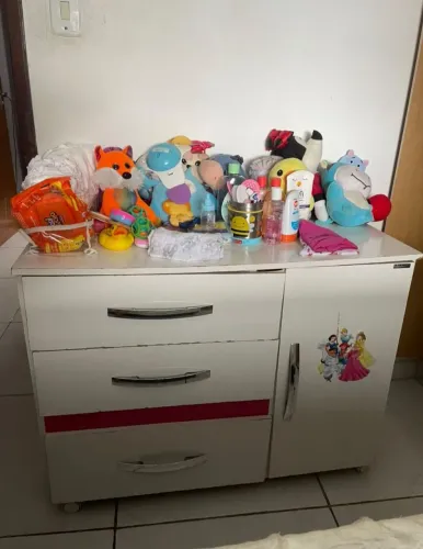 Berço e cômoda