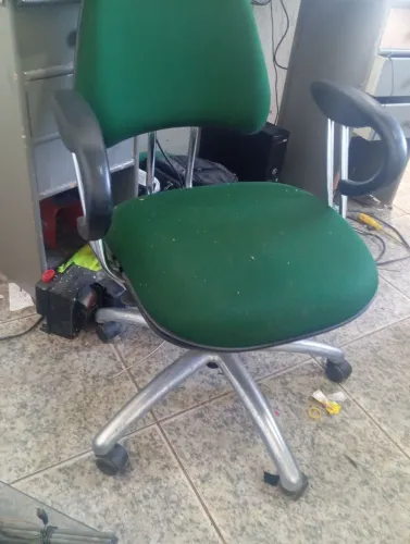 Mesa e cadeira