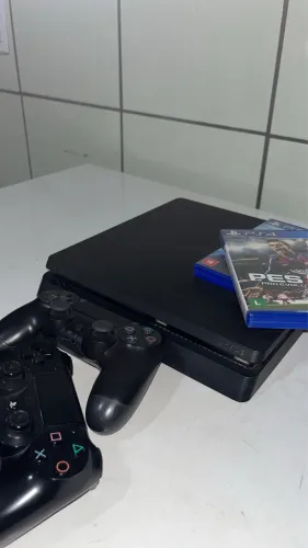 PS4 Slim 500GB + 2 Controles + 2 Jogos