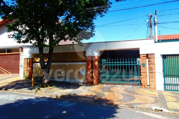 Casa com edícula, 4 quartos, suíte, 2 vagas no Jardim Flamboyant em Campinas-SP.