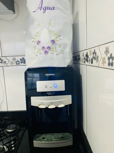 Bebedouro Mondial e kit sobremesa