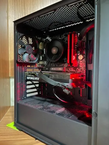 PC Gamer Ryzen 5 5600X + RTX 3060 Galax + 32GB + NVMe 1TB