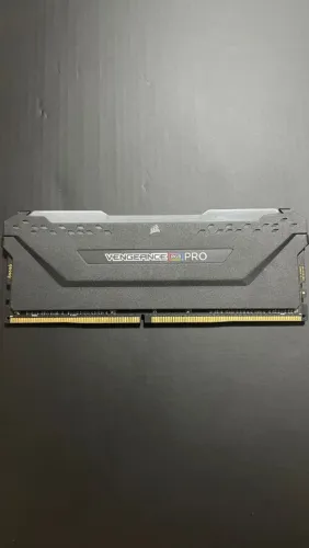 Memória RAM Corsair Vengeance RGB Pro 16GB DDR4 3000MHz CL16