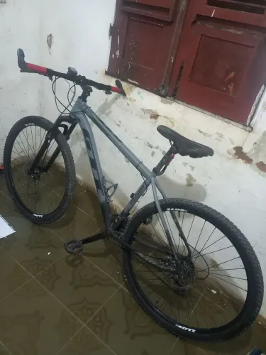 Bike aro 29 GTI vendo por 750 ou troco com volta,vai capacete ? etc...