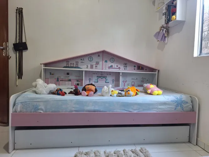 Cama modelo Casinha de Boneca