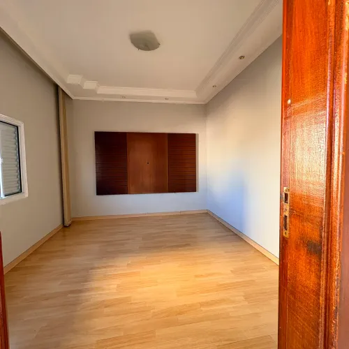 Alugo casa