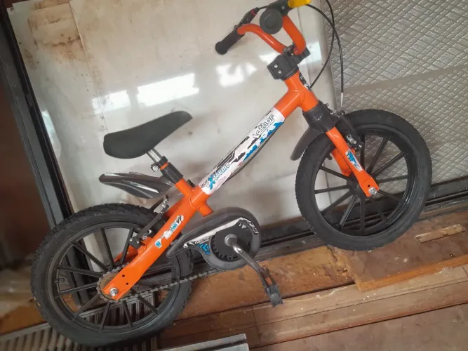 Vendo por 280$ bicicleta infantil