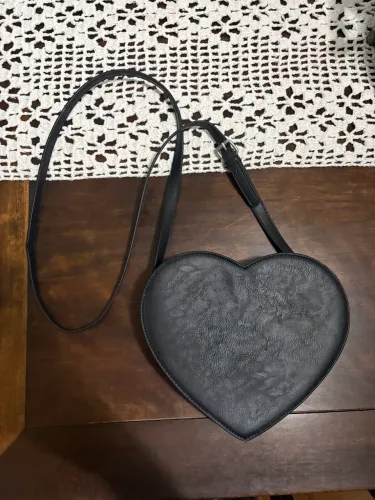 bolsa preta coração