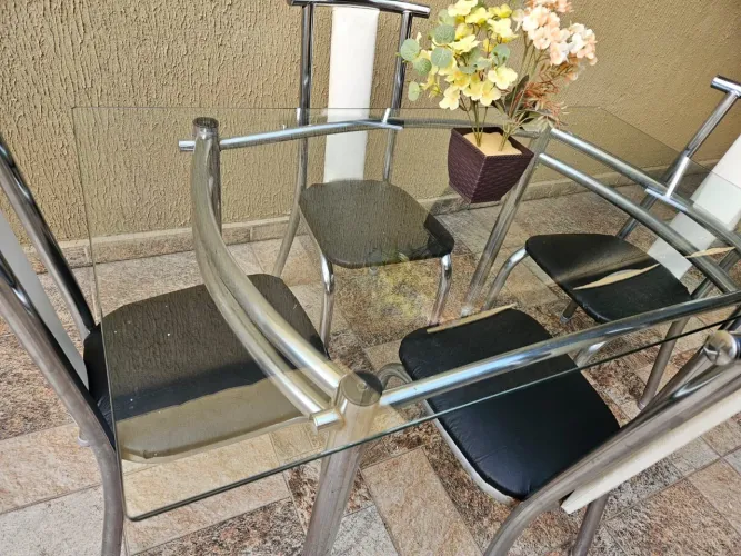 Mesa de vidro, com 4 cadeiras, Entrego també!!