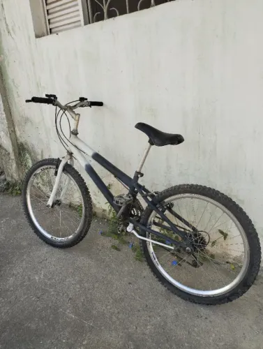 Bicicleta aro 24 semi nova