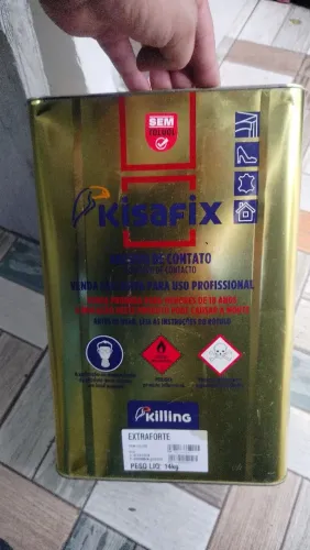 Lata de cola para carpete etc..