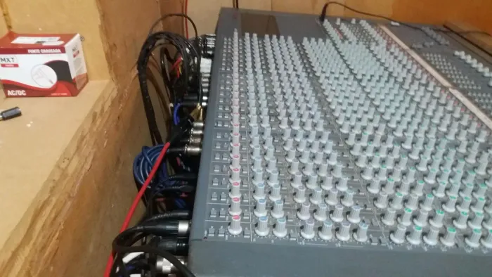 Mesa tascam 2600 24x8