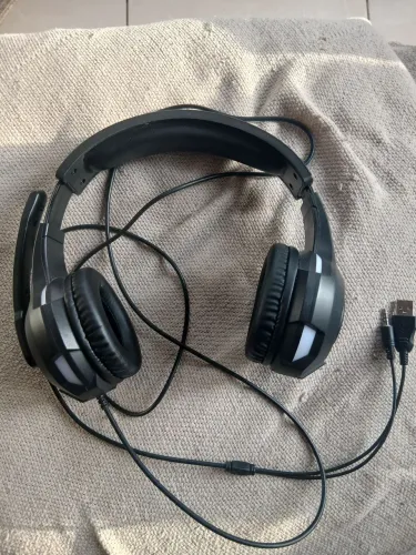 Headset Evolut Gamer Rival Led Rainbow P3 Eg307 com mal contato no led