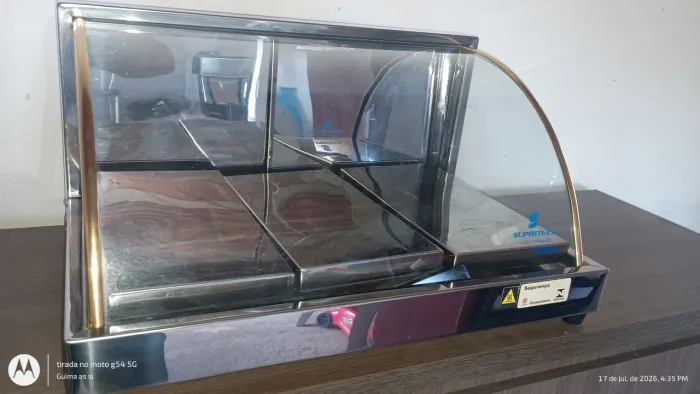Vendo estufa para salgados com 3 bandejas pequenas. 220v