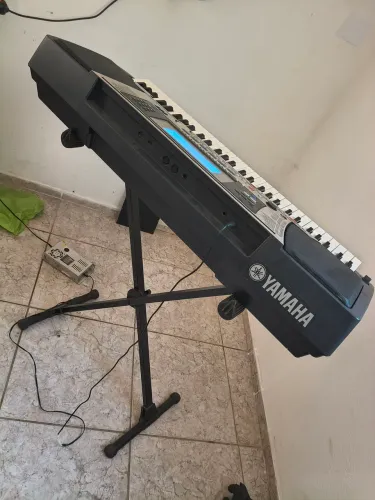 Teclado Yamaha psr550