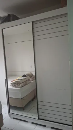 Guarda- roupa 2 portas branco com espelho