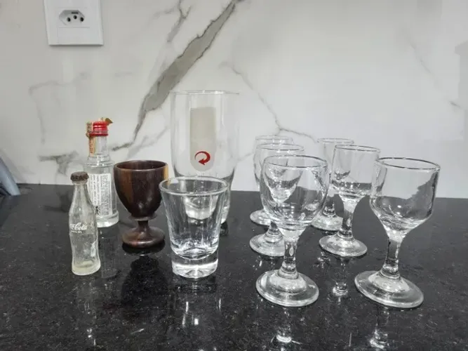 Taças para licor e mini garrafa da Coca cola