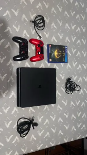 Playstation 4 slim 500gb + 2 controles + Elden Ring