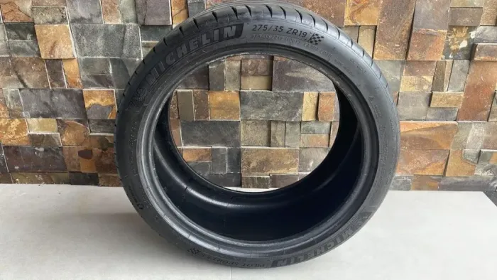 UM (1) PNEU MICHELIN PS4S 275/35R19