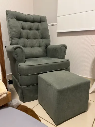 Poltrona amamentação + puff