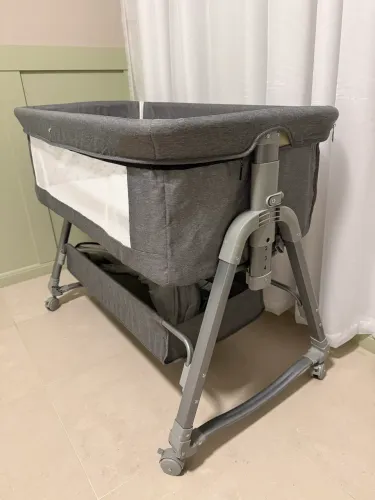 Berço Portátil Moises Co-bed com balanço mosquiteiro e cesto