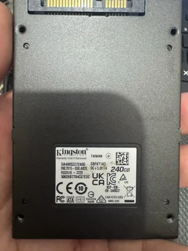 SSD sata 240 gigas original da kingston.