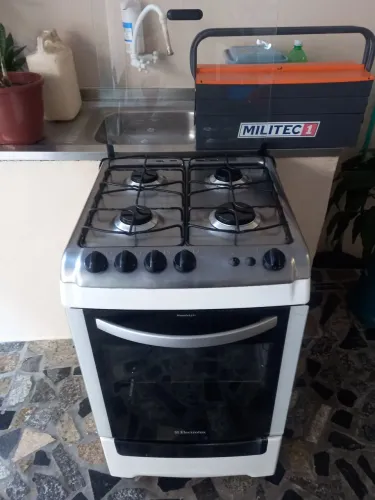 Vendo fogão 4 bocas.