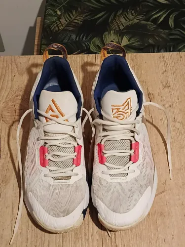 Tênis de basquete ? 
