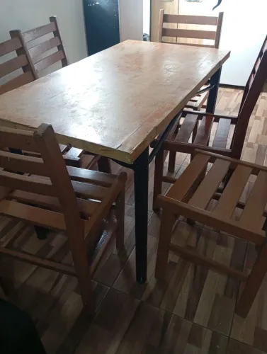Mesa com 6 cadeiras